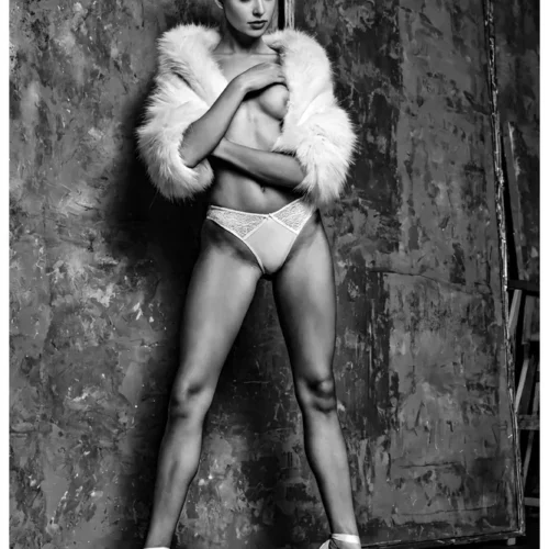 Black Flawless No.24 - Vertical Tension