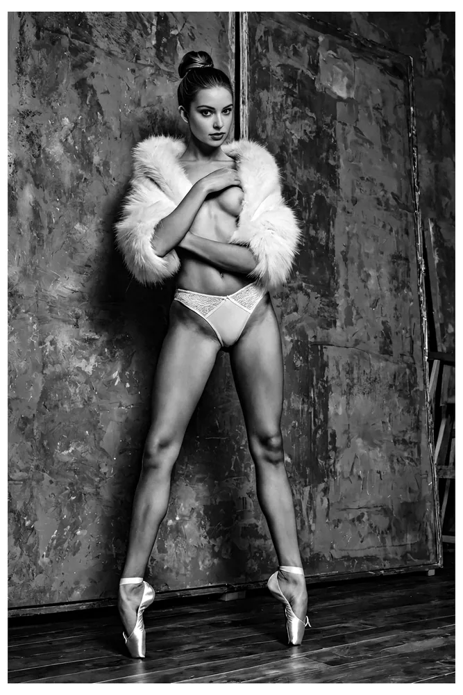 Black Flawless No.24 - Vertical Tension